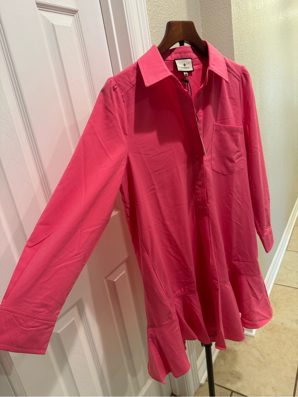 Tuckernuck Bright Pink Button-Front Ruffle Hem Tunic Shirt Dress Size M NWT - Picture 3 of 9